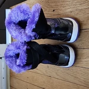 Snow boots little kids size 8